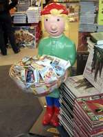 Statue of Pixi books mascot holding a bowl filled with books.