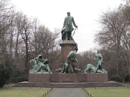 Bronze monument to Bismarck, surrounded at lower level by three scultupures of women