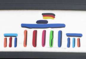 Colored stripes drawn in an abstract representaton of the Brandenburg gate
