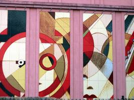 Painting of abstract faces on side of Alexa shopping center
