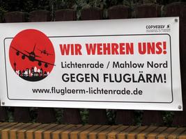 Poster with pictures of airplanes. Text: We are defending ourselves! Lichtenrade/Mahlow Nord Against Airplane Noise