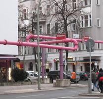 Network of large pink pipes above Lietzenburger Straße