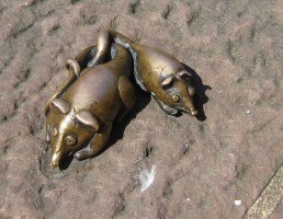 sculpture of mice