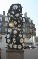 Sculpture showing many clocks at random times