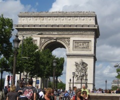 closer view of the Arc de Triomphe