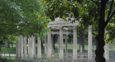 columns in park