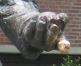 closeup of
ZitronenJette finger