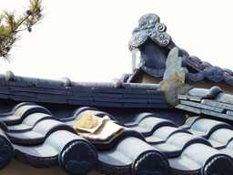 Roof with newspaper in Sadang 