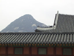 Kyeongbokkung with hill 