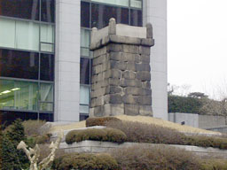 Sculpture outside Hyundai main building 