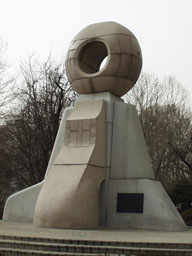 Sculpture at Yonsei University (1) 