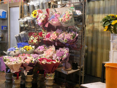 flower market display
