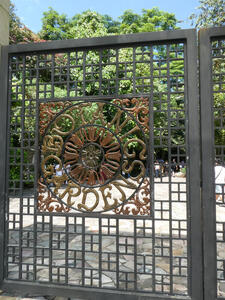botanic garden entrance