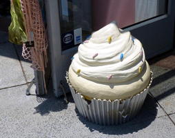 giant cupcake doorstop