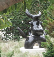 Sculpture that looks like abstract bull