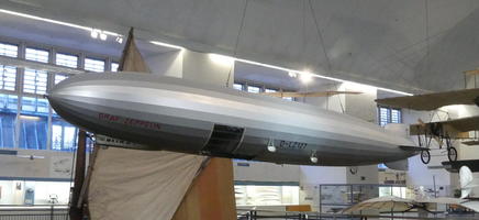Silver dirigible (zeppelin)