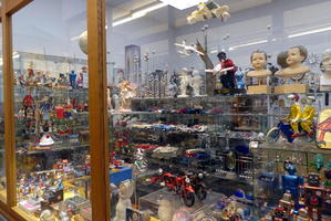 Another view of fake gift store