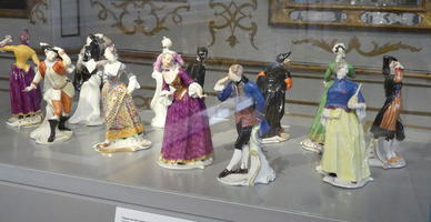 Porcelain figurines of noble lords and ladies