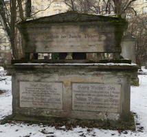 Grave marker with two couples from the Pschorr family