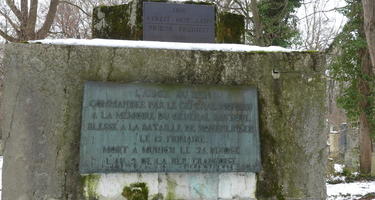 Gravestone in French from 9th year of the French Republic
