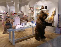 Stuffed toys incuding 4.5 foot tall teddy bear