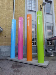 station colored columns