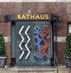 rathaus doors