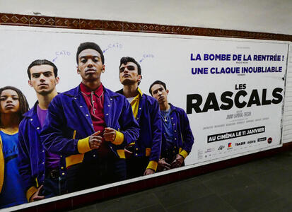 Poster for musical “Rascals” with “caïd” (boss) written over heads of three cast memebers