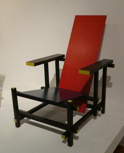 lounge chair with black seat and red back