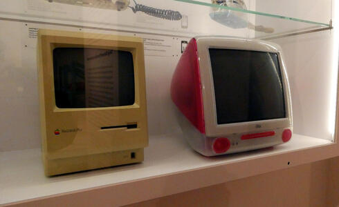 mac classic and red imac