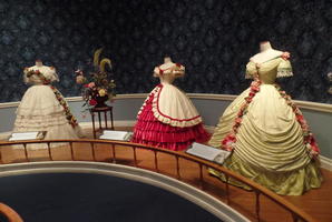 Frilly wide-botom dresses worn by Mrs. Lincoln