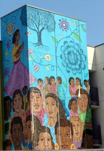 Mural of many latino/latina faces