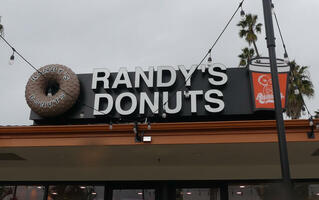 Randy's Donuts roof sign with large donut