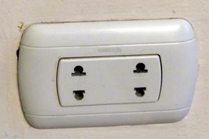 Wall socket for US/Europe plugs