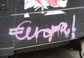 €uropa! spray-painted on a dumpster