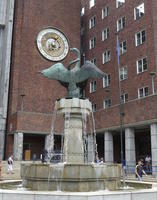 Fountain topped with sculpture of two intertwined swans