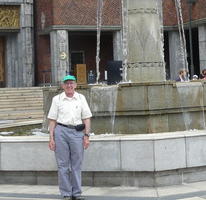 Me in front of fountain with swan sculpture