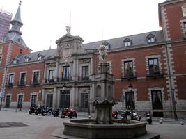 Building in Plaza Mayor; fountain in foreground
