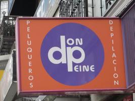 Sign with large D and P, and small “on” following the D and small “eine” following the P.
