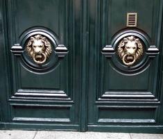Door handles in shape of rings in the mouths of lions
