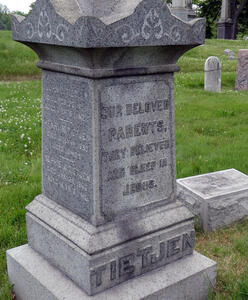 Marker with text “Our beloved parents. They believed and sleep in Jesus.”