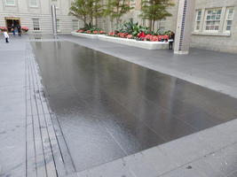 “Flat fountain” (fountain with water running along rectangular surface of floor)