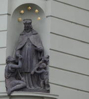 Statue of religious person with five gold stars in semicricle above head