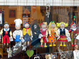 Marionettes in a shop window
