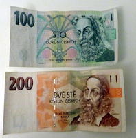 Face side of 100 and 200 crown notes