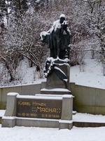Statue of Karl Hynek