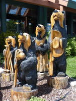 Wooden sculpture of bears in front of Black Bear Diner