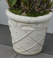Planter with diamond pattern relief