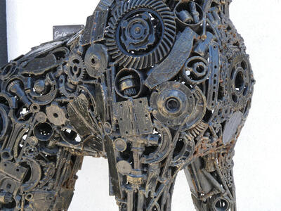 giraffe sculpture closeup