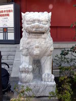 lion in front of sensoji temple